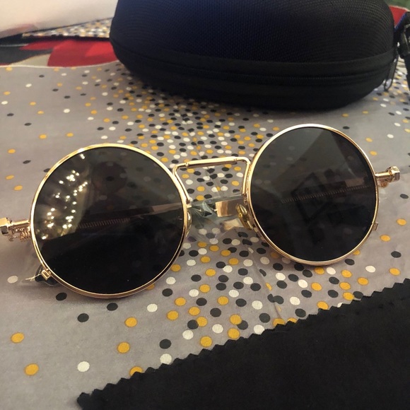 Retro Round Sunglasses - Picture 6 of 9